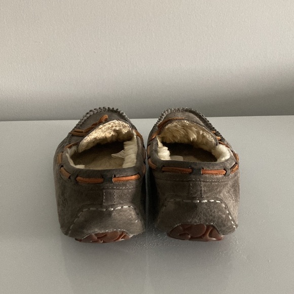 UGG Australia Women's Dakota Slippers - Picture 8 of 16